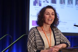 Symposium 2025 - 06_18_10_61_salome_veiga_ana