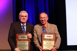 Symposium 2017 - 20170618_award_merrifield_0026